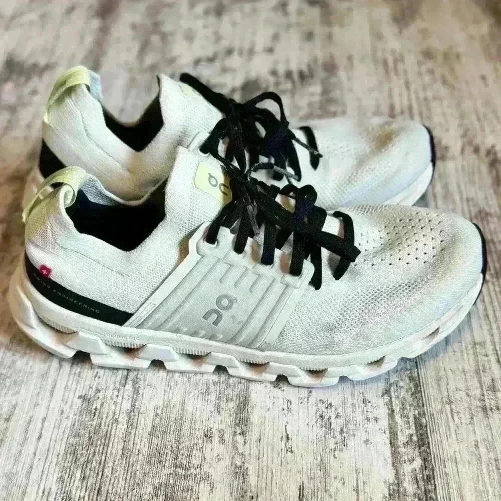 On cloud on cloudswift3 Men’s ivory & black running shoes size 8.5